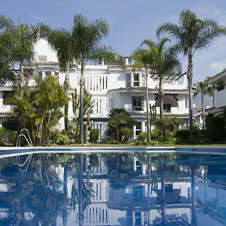 Y Casas Serinamar Marbella 3*