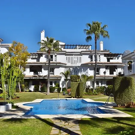 Y Casas Serinamar Marbella מלון