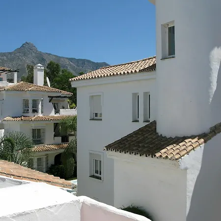 מלון Y Casas Serinamar Marbella 3*