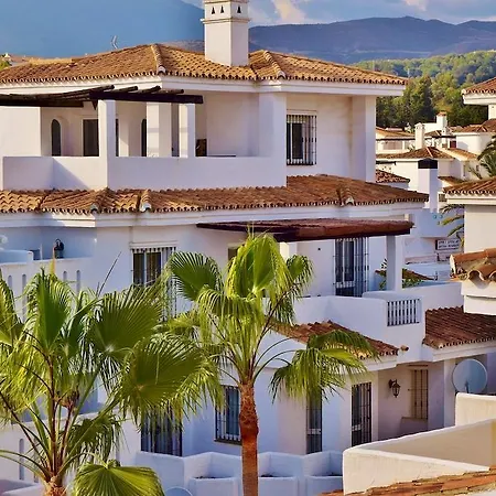 מלון Y Casas Serinamar Marbella 3*