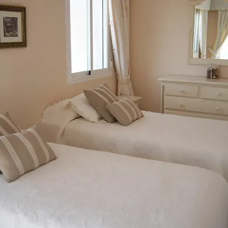Y Casas Serinamar Marbella 3*