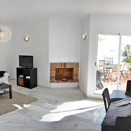 מלון Y Casas Serinamar Marbella 3*
